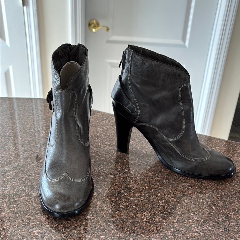 Belstaff Ladies Gray heel back zipper buckle boots-10-Wow! - Picture 5 of 15